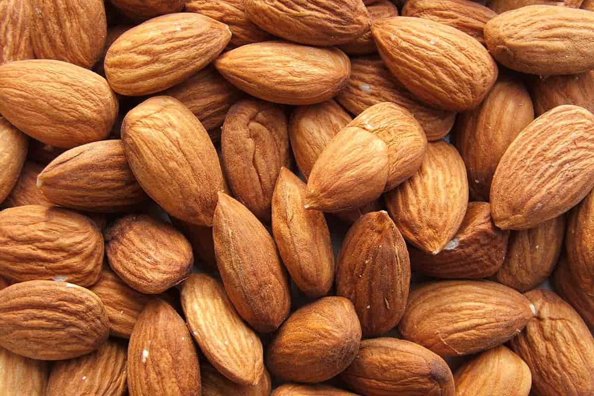  خصائص اللوز علي القلب و السكري 